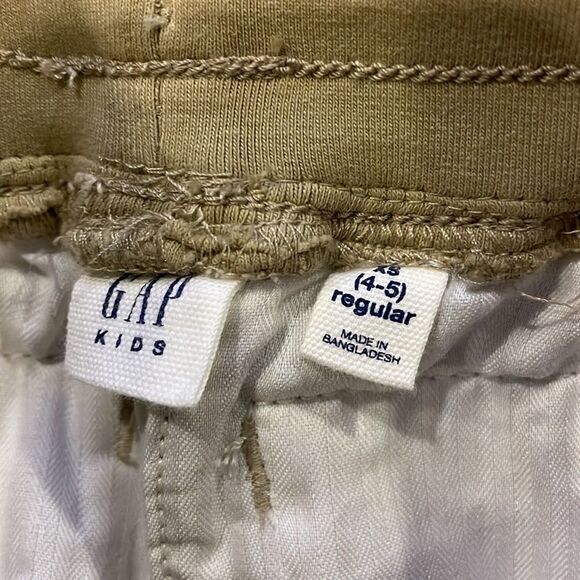 Gap Kids Boys Khaki Cargo Boys Shorts - Picture 2 of 5
